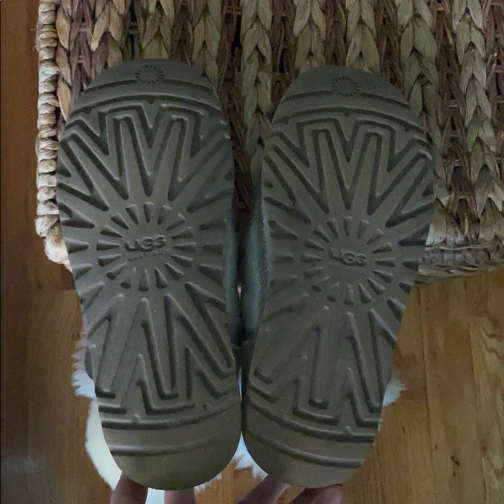 Bailey Button Classic Short Silver Uggs - image 7